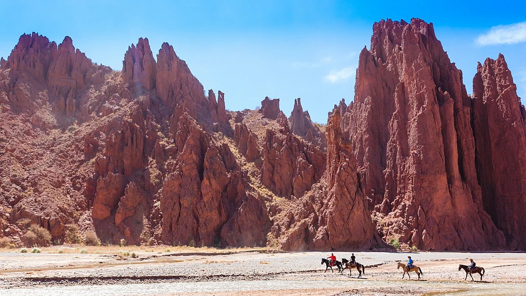 templi nella giungla, paesi sperduti e scenari western: ecco 3 cartoline dal mondo belle da sembrare finte