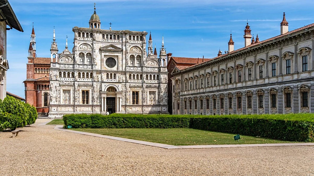 alle porte di questa città lombarda c'è un monumento che avrai sentito nominare almeno una volta, ed è emozionante