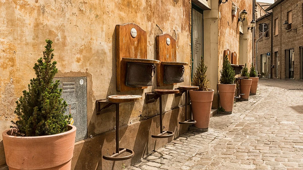 il giappone? È nelle marche! in questa città c'è un quartiere dove l'italia incontra il sol levante