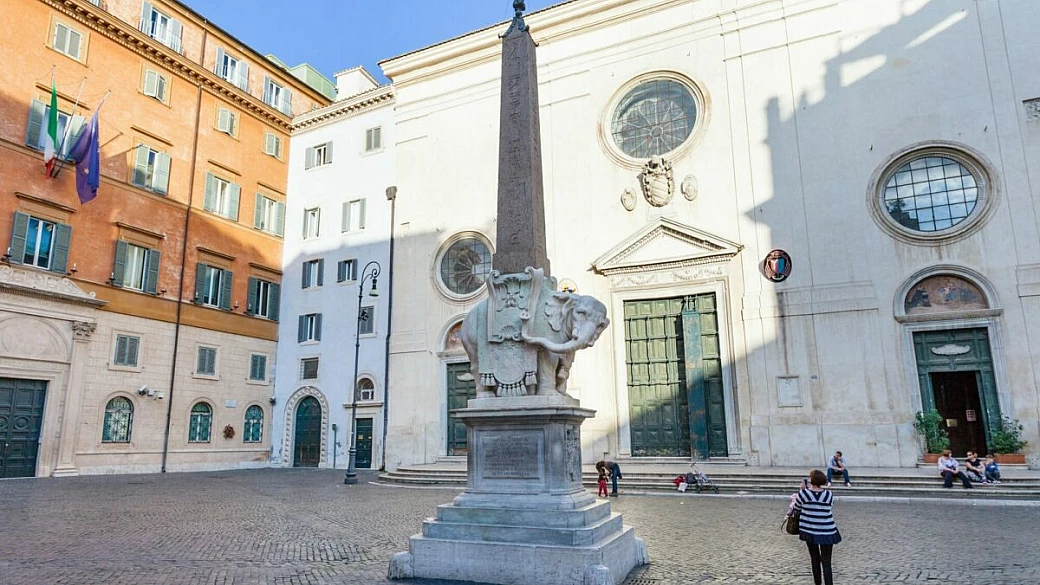 a due passi dal pantheon c'è la magnifica 'basilica dell'elefante', e al suo interno riposano alcuni dei più celebri protagonisti della chiesa