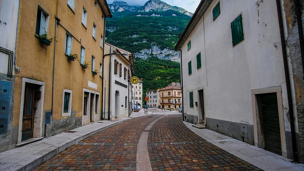 storie di coraggio e rinnovamento: questo borgo nella valle del piave è rinato dalle proprie ceneri