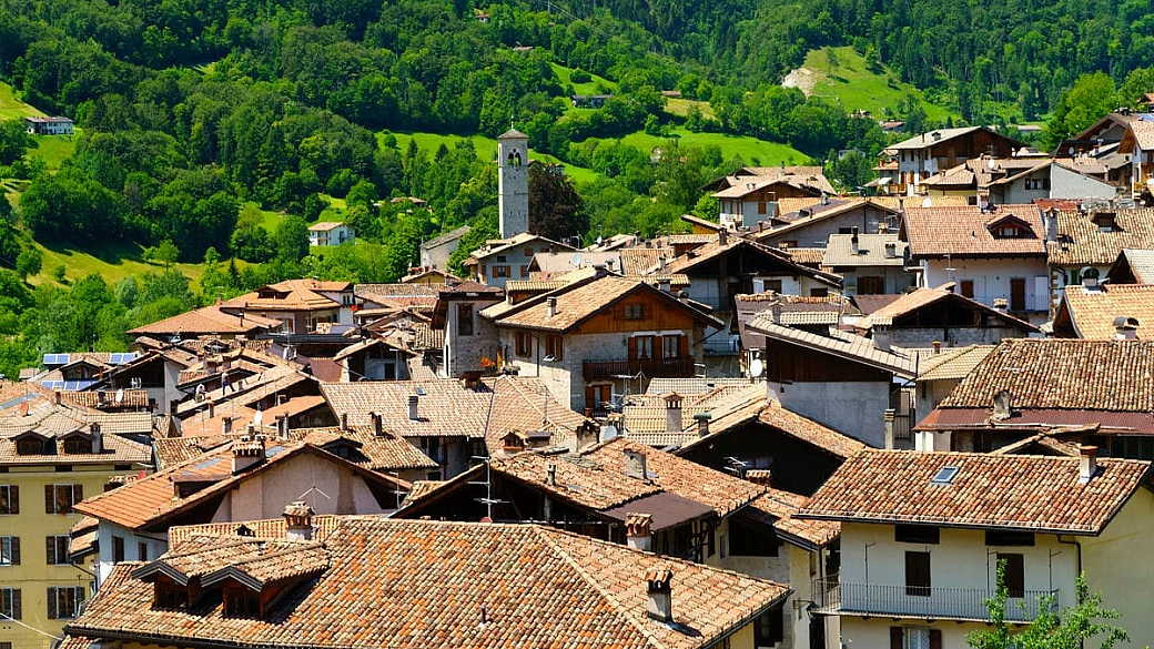 feste, folklore e formaggi: tra le vette lombarde, c’è un borgo medievale che è un vero e proprio tesoro nascosto