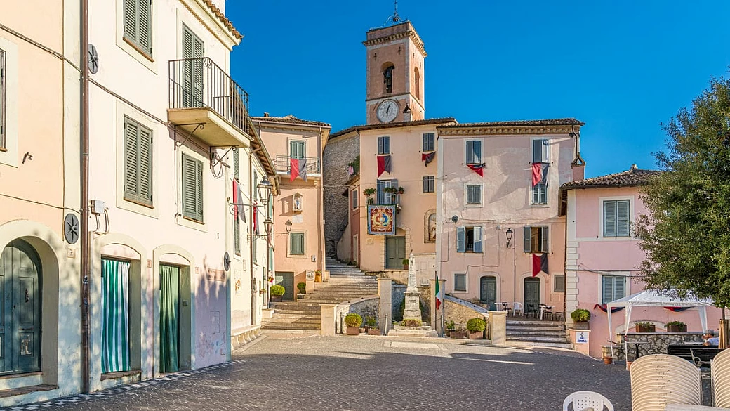 È la migliore gita fuoriporta: tra storia, cultura e natura incontaminata, questo borgo del lazio vi sorprenderà per la bellezza dei suoi paesaggi