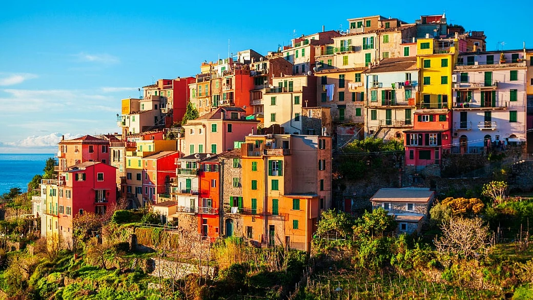 il borgo dai sapori e profumi autentici: tra passeggiate panoramiche e antiche tradizioni, in liguria c'è un vero e proprio angolo di paradiso