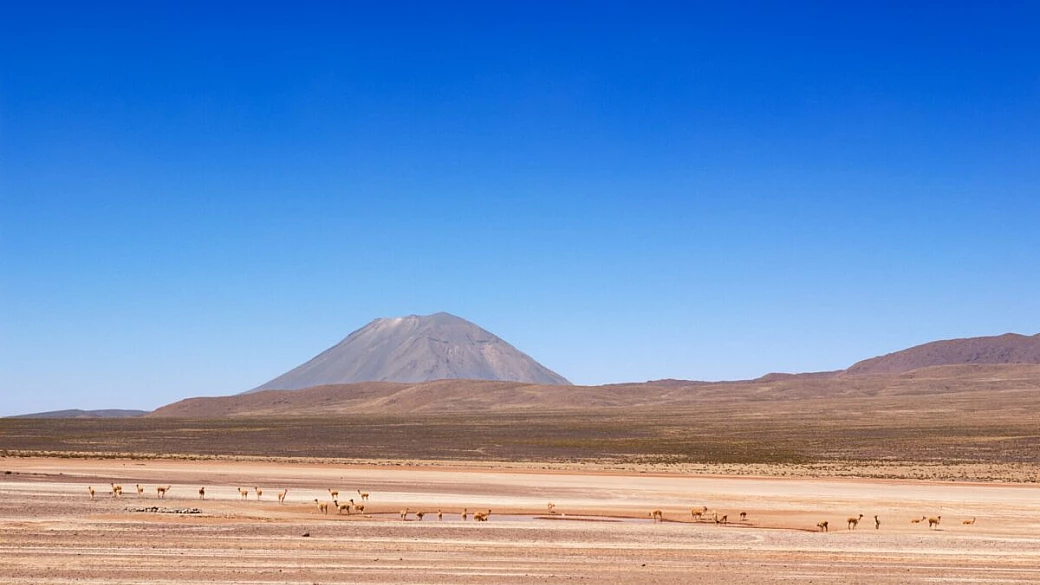 più alta persino del monte bianco, questa incredibile strada sembra voler sfiorare il cielo a quota 5000 metri
