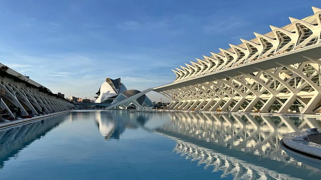 È la città indimenticabile che affaccia sul mediterraneo: 6 giorni qui sono la fuga all'estero che tutti dovrebbero fare in primavera