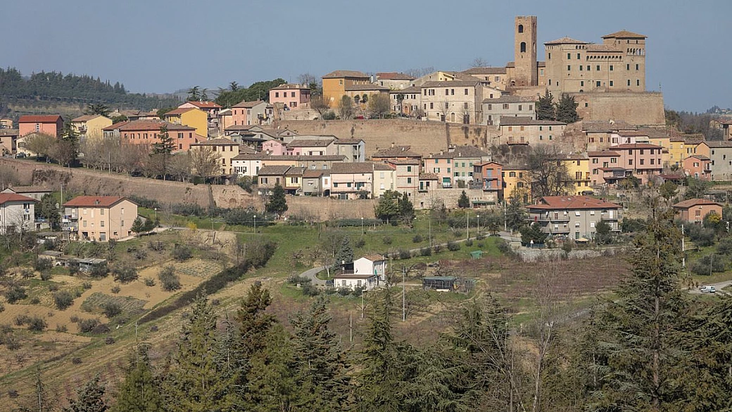 con il suo meraviglioso castello medievale e i suoi paesaggi mozzafiato, questo borgo romagnolo è un mix perfetto tra storia, arte e tradizione del territorio