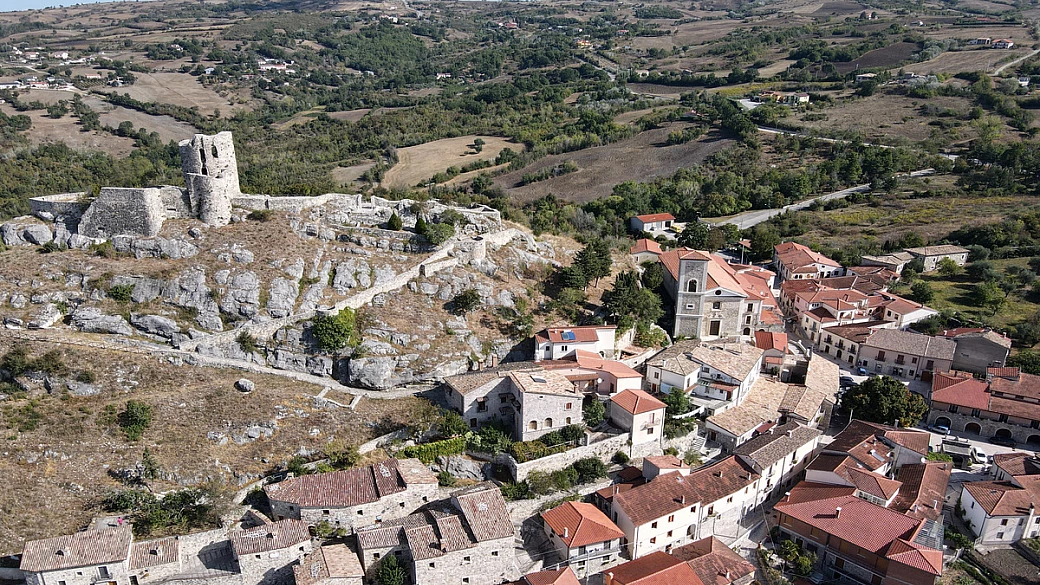 il luogo più inquinato al mondo si trova in italia, ma l'uomo non c'entra: hai mai sentito parlare della mefite?