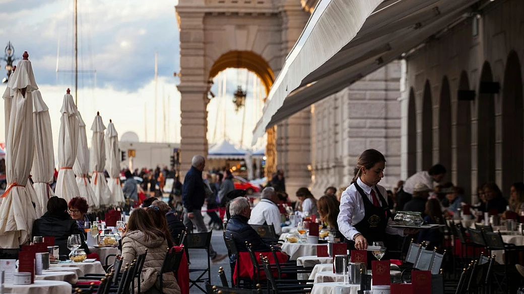 hai mai ordinato un capo in b? in questa città del nord italia anche il semplice espresso ha un nome diverso, e il motivo è davvero curioso