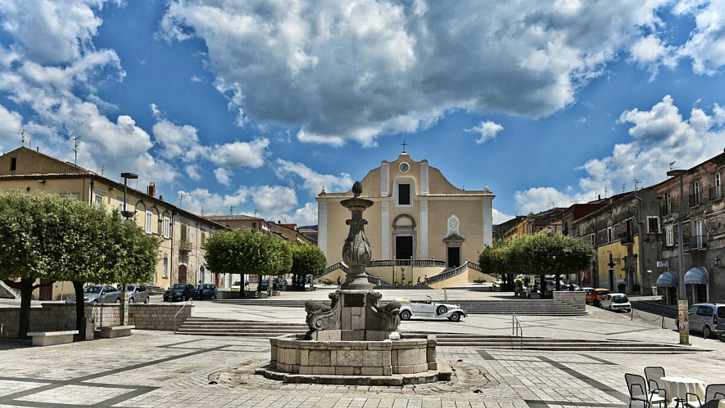 È l'antica capitale della ceramica nel sannio: qui c'è il ponte che annibale attraversò con i suoi elefanti