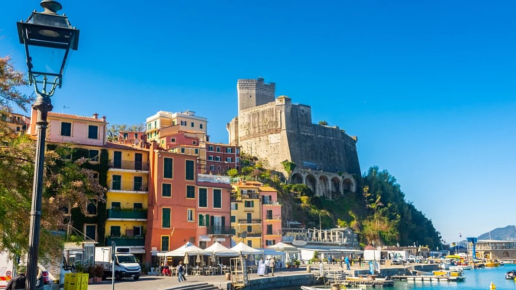 in liguria c'è un itinerario dove bellezza e parole si incontrano: 16 chilometri di pura magia sulle tracce di artisti immortali d'italia