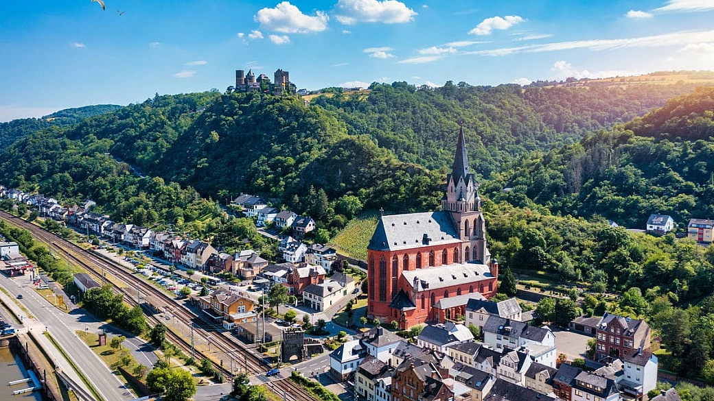 tra vigneti profumati, castelli e antiche tradizioni medievali: un affascinante viaggio nel cuore della meravigliosa valle del reno