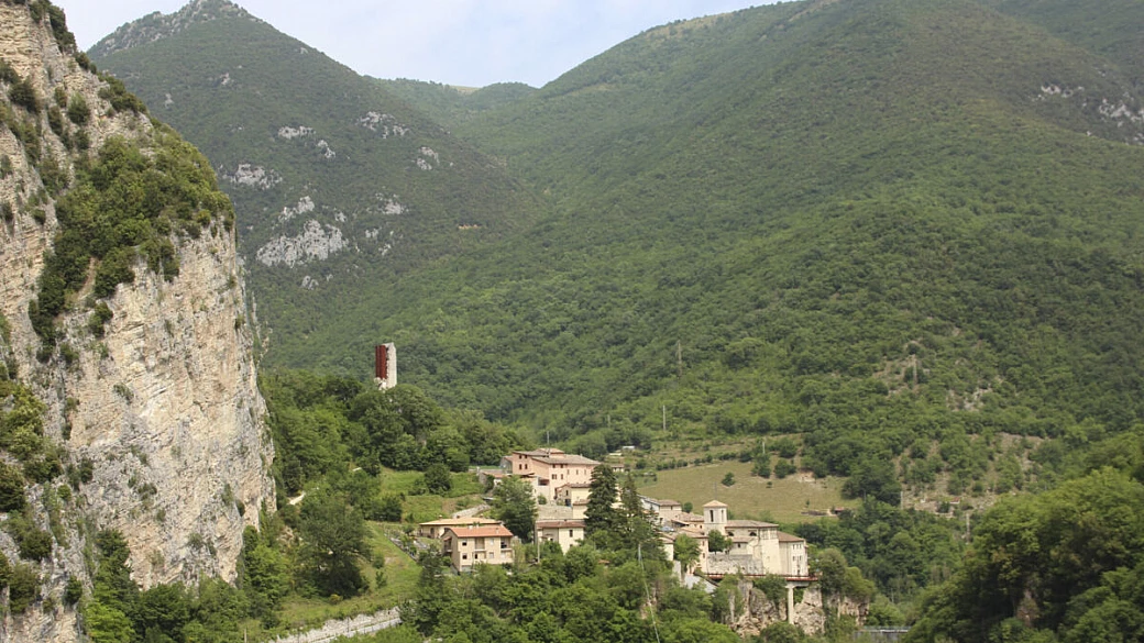 a meno di due ore da roma c'è una laguna blu che lascia senza parole: sono loro le terme più belle al mondo