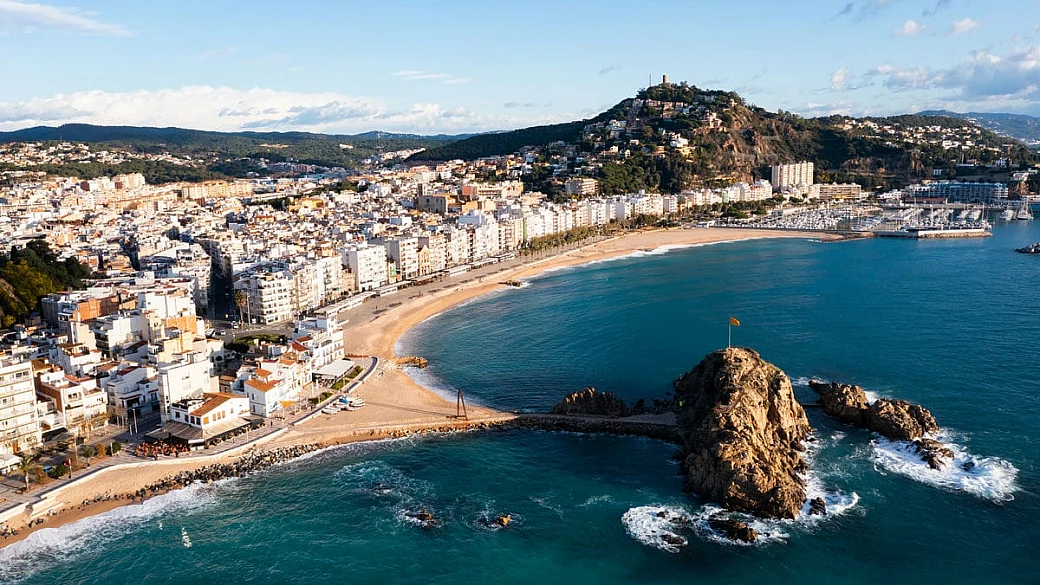voliamo in spagna alla scoperta del gioiello della costa brava: tra storia, tradizione e natura c’è un mondo da scoprire