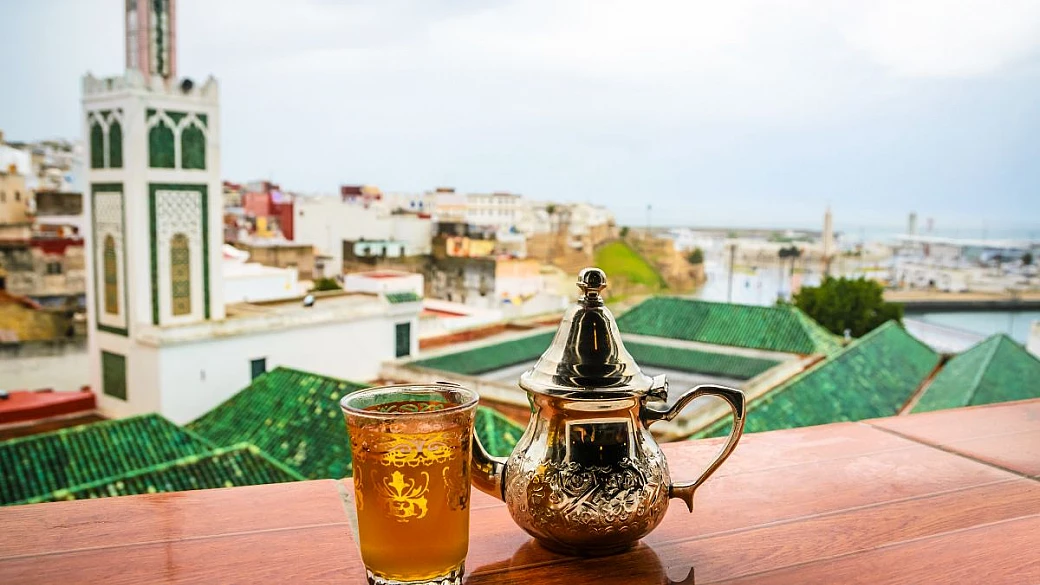 È la porta dell'africa sulle sponde del mediterraneo: la città bianca del marocco ti inonderà con la sua luminosa accoglienza