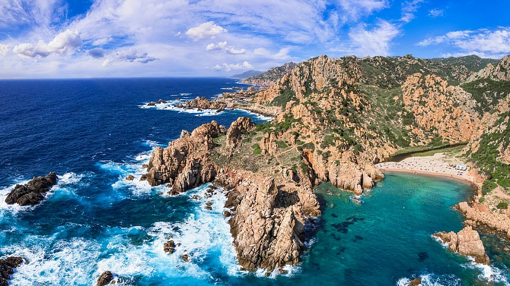 dalla sardegna fino alla turchia, sono loro le 100 spiagge più belle del mediterraneo
