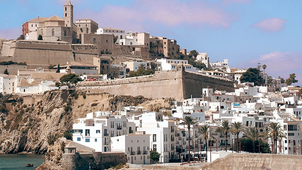 ibiza: l’altra faccia dell’isola contro l’overtourism