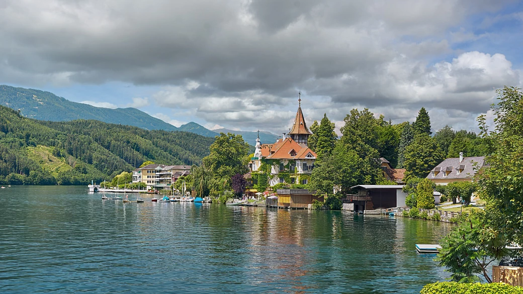 un rifugio di pace tra acqua e cielo: in carinzia c’è un vero e proprio angolo di paradiso dove storia e natura si incontrano