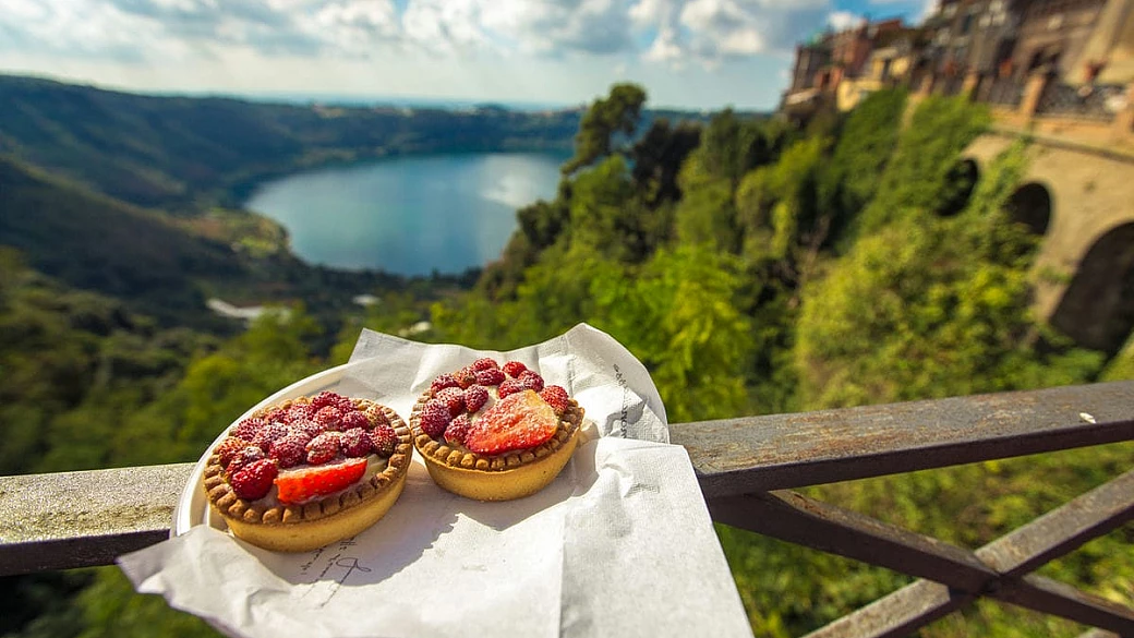 100 volte bella... e buona: nemi apre l'estate e festeggia un secolo di storia della sua festa più amata