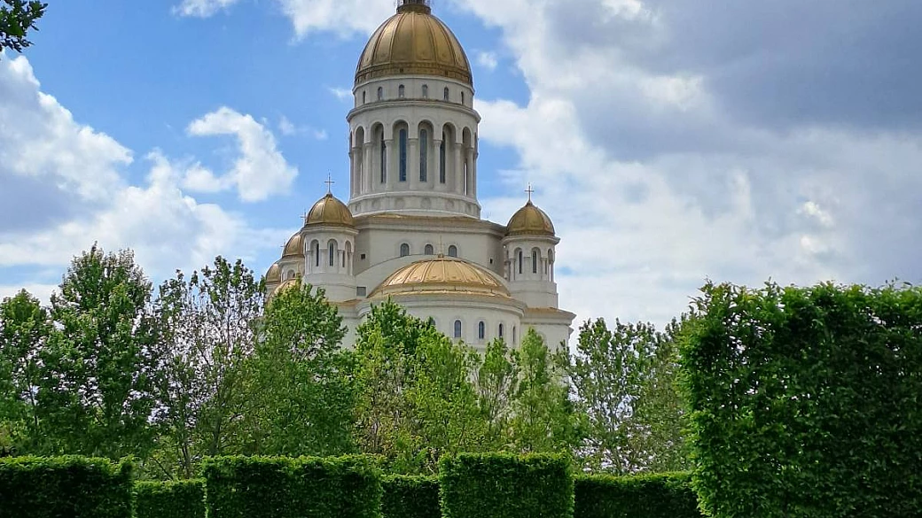 ai margini d'europa per una settimana di viaggio tra castelli, vampiri e gustosi piatti della cucina locale