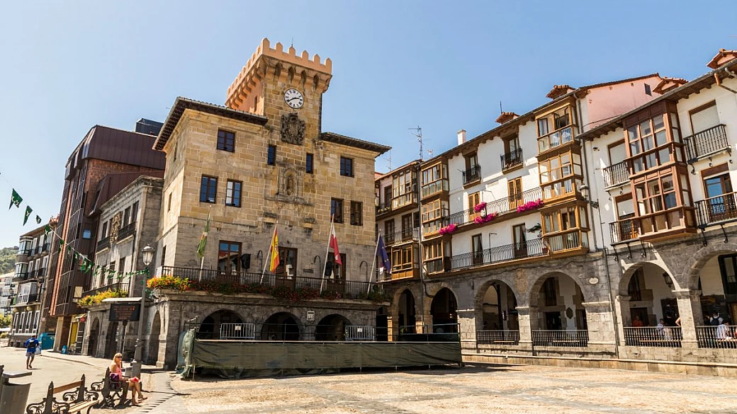 cittadine gotiche, sapori d'autore e fari con vista sull'oceano: quando il viaggio in spagna è (quasi) tutto fuori rotta