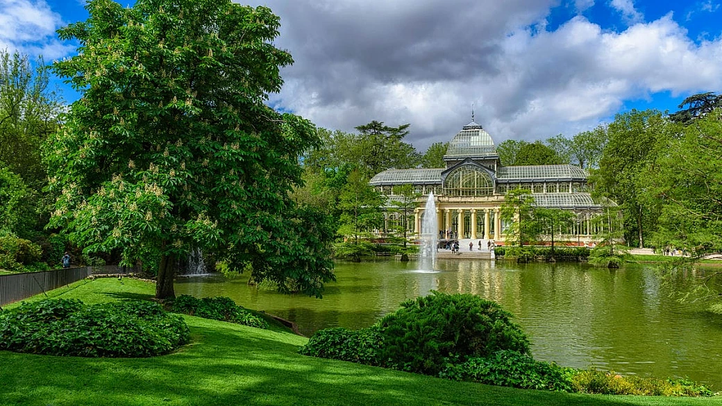 nel cuore di questo parco cittadino di 118 ettari l'attrazione più curiosa è una fontana a forma di... carciofo