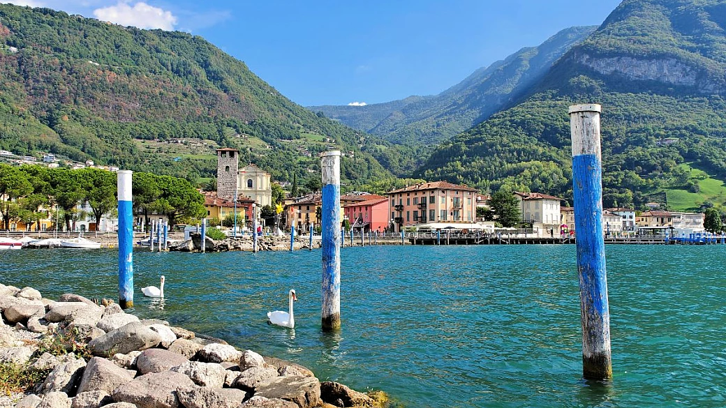 sulle sponde del lago d'iseo c'è un pittoresco paesino da scoprire tra gustosi piatti e vecchie tradizioni