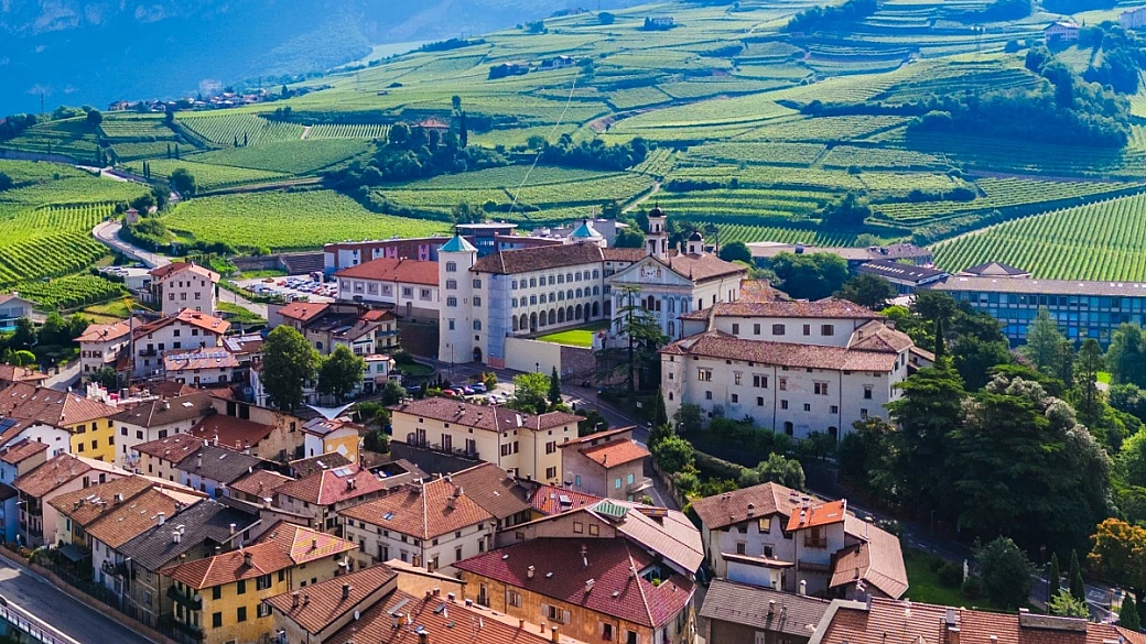 in trentino-alto adige lungo antiche vie che raccontano di storia, arte e tradizione
