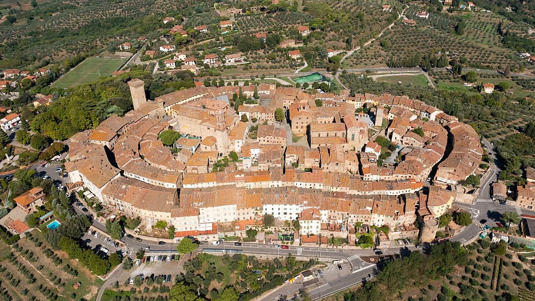 la chiocciola della toscana è l'antichissimo borgo di 3000 abitanti dalla forma unica in tutto il paese