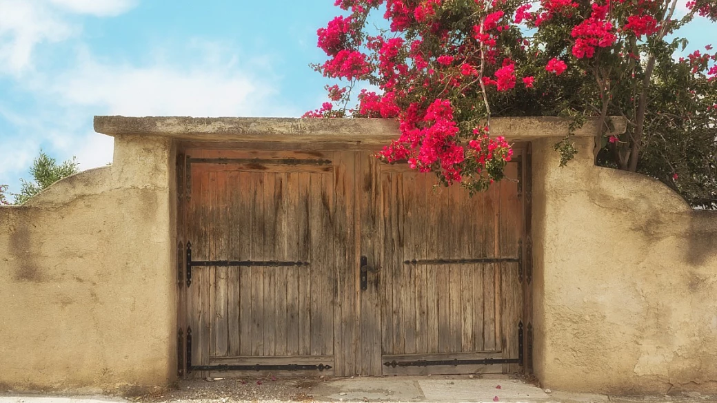 alle porte di atene c'è la piccola isola della battaglia: i turisti la snobbano, ma è amatissima dai greci