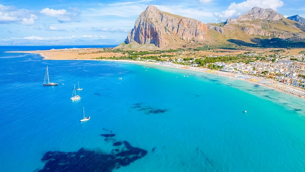 sabbia bianca e mare turchese: i piccoli caraibi della sicilia sono la meta top per una vacanza che farà invidia a tutti