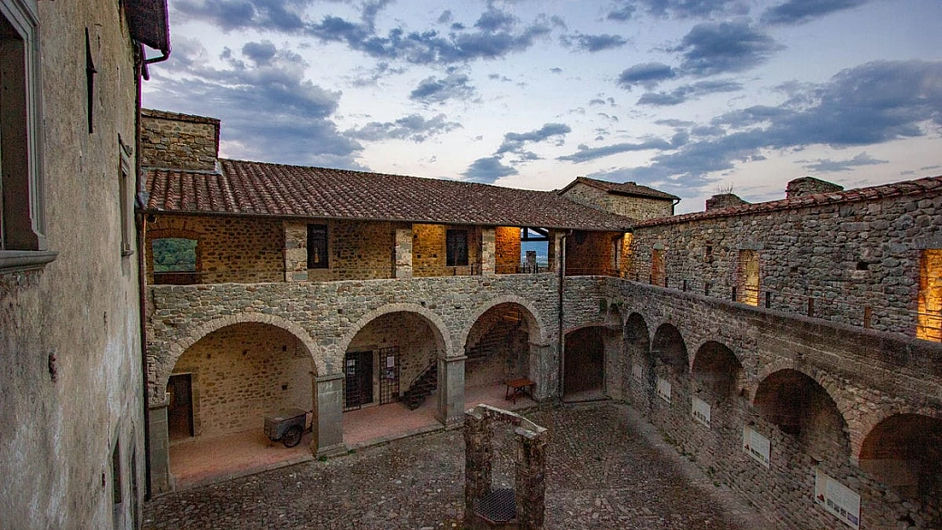 lunigiana, un viaggio nella terra dei 100 castelli