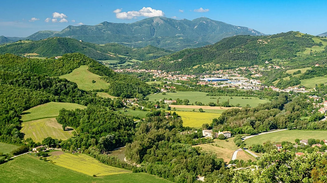 ottobre è il mese giusto per scoprire la capitale italiana del tartufo nelle marche