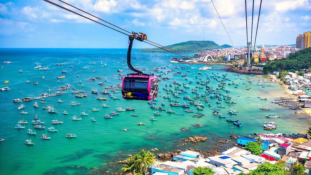 8 chilometri in 15 minuti: la funivia più lunga al mondo è l'esperienza (da brividi) che non vedrai l'ora di fare