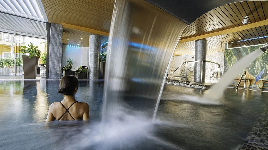 gran canaria wellness: il lato rigenerante dell’isola tra spa, talassoterapia e yoga vista oceano