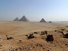 1_giza_piramidi