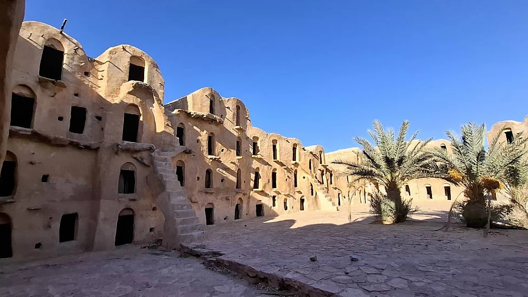 tunisia in moto: un viaggio lungo 15 giorni tra ulivi e palme nella porta settentrionale dell'africa