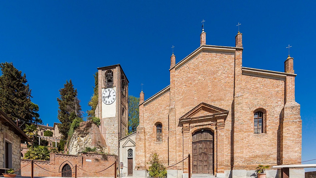 in italia ce ne sono tanti così, ma il più bello è in piemonte: questo borgo è un vero tesoro di vigneti e torri