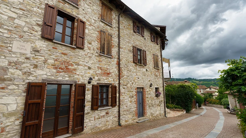 a poco più di un'ora da milano ho scoperto il borgo dei gatti: è il posto perfetto per chi ama i 4 zampe