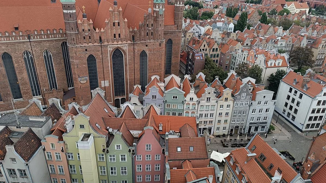 la gemma del nord è la magnifica città tra mare e storia che si raggiunge in appena un paio d'ore dall'italia