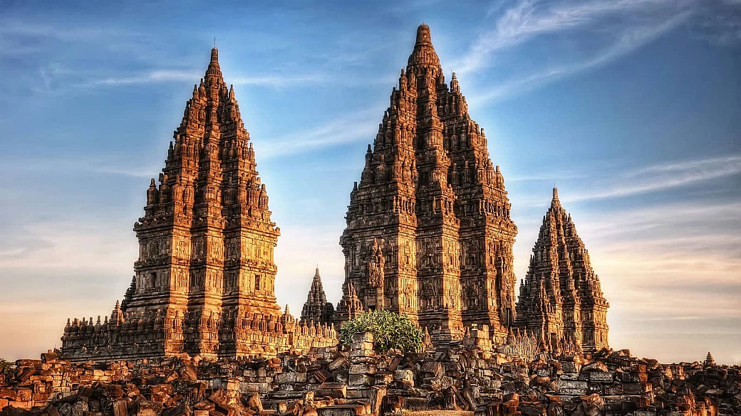 sono stato in bus verso prambanan e ho scoperto uno dei siti religiosi più famosi dell'asia: è un vero spettacolo
