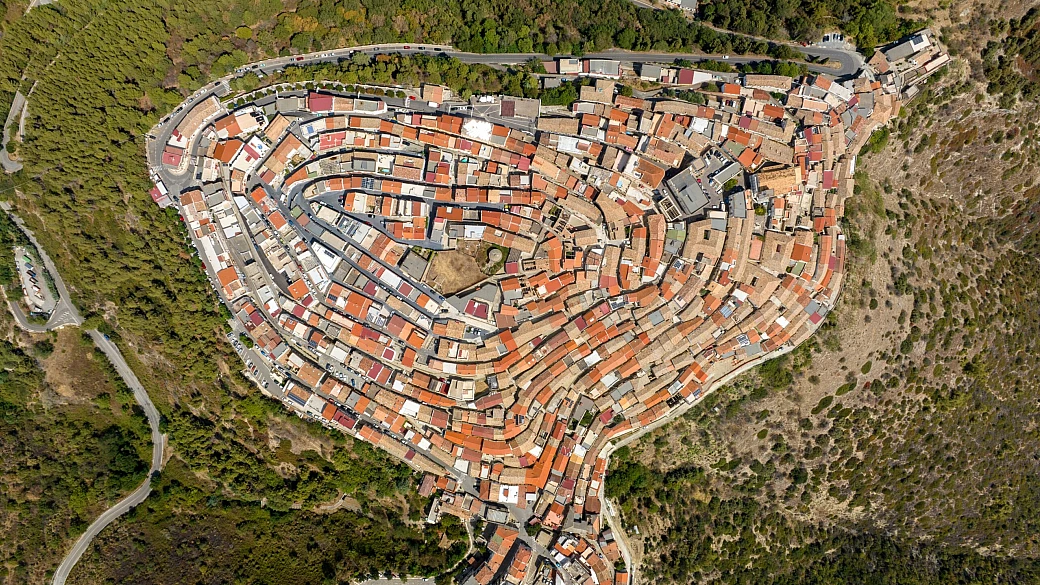 tra curve dolci e storie antiche, il balcone dello ionio è il borgo della basilicata che ti aspetta dove meno te lo aspetti
