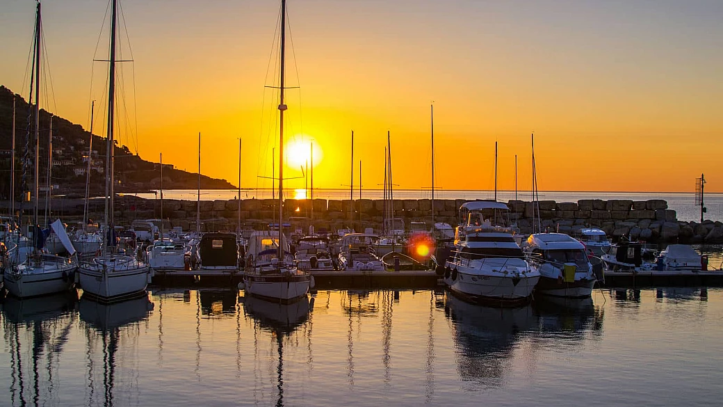 qui l'estate non finisce mai: è il posto giusto per scoprire il mare di ottobre in liguria