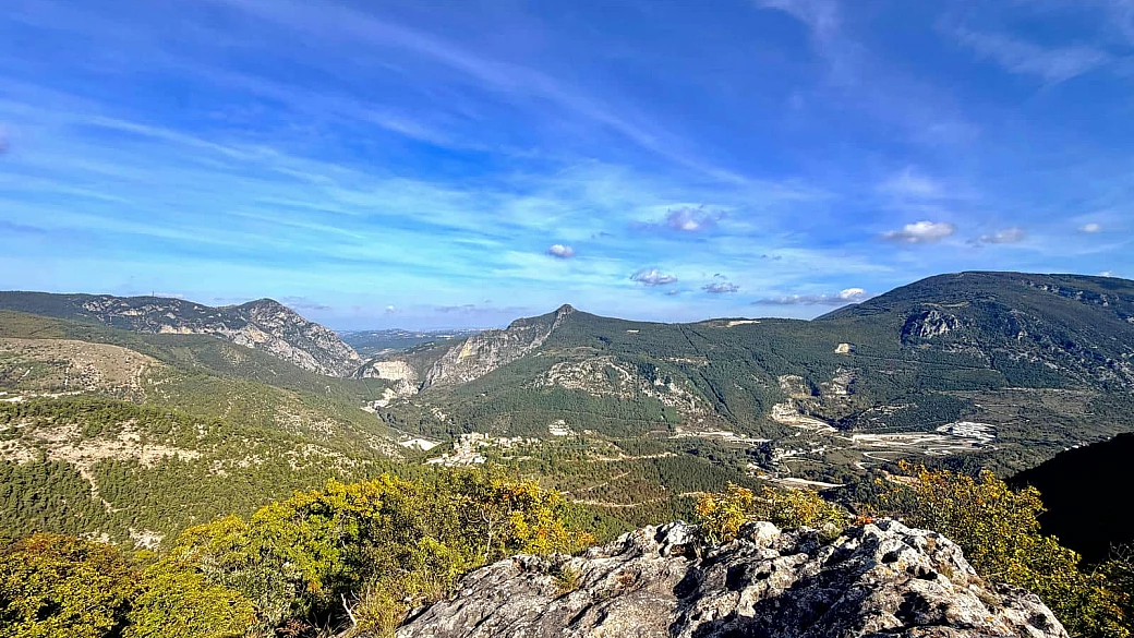 la bolla della scoperta e tutte le meraviglie di genga: un viaggio tra acqua e zolfo nel cuore pulsante delle marche