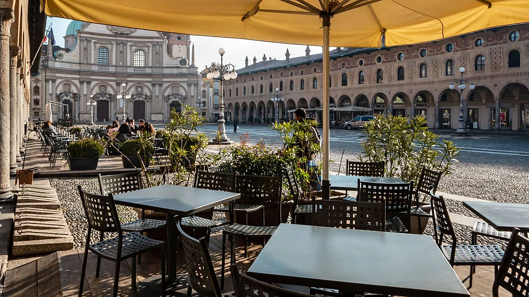 abbiamo scelto questa città di provincia per un weekend e non ci siamo pentiti: qui tutto è tranquillo e rilassante