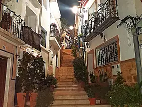 005_barrio_de_santa_cruz_by_night_1_