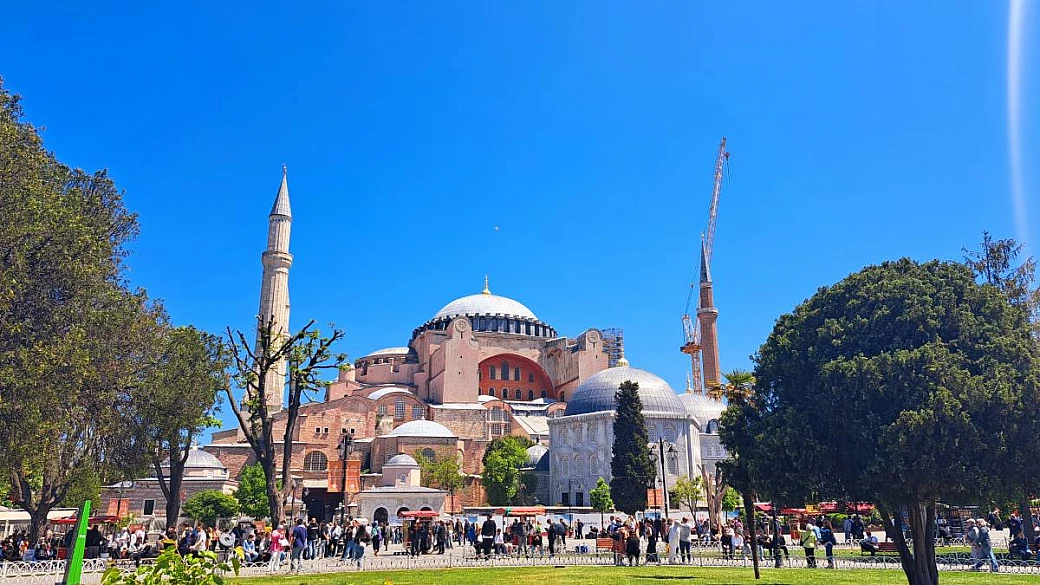 4 giorni a istanbul: visita alla città dei due continenti, viaggiando tra antichi monumenti e nuove scoperte