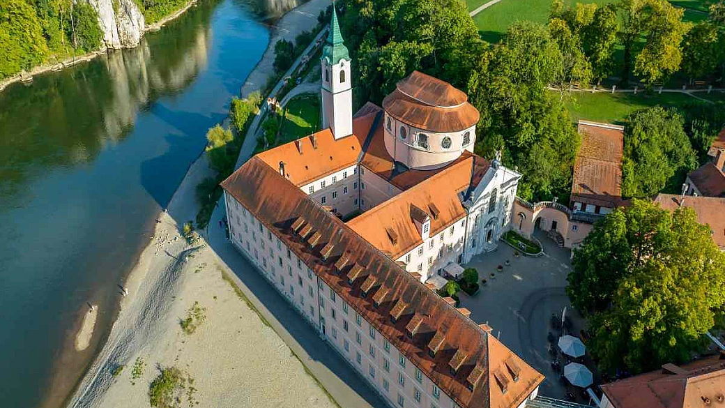 in germania c'è una bellissima abbazia sul danubio: lo sapevi che qui si produce una birra che ha più di 1000 anni?