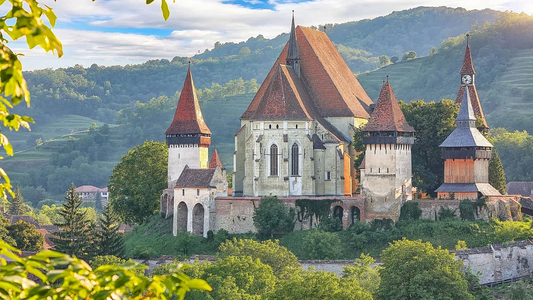la chiamano città delle 300 chiese e ti darà l'impressione di essere in un documentario sul medioevo