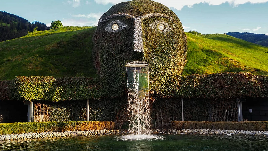 un vero e proprio mondo di cristallo alle porte di innsbruck: è lui il museo più brillante del mondo
